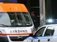 Жена бере душа, след като 20-годишен я блъсна пред блок в "Тракия"