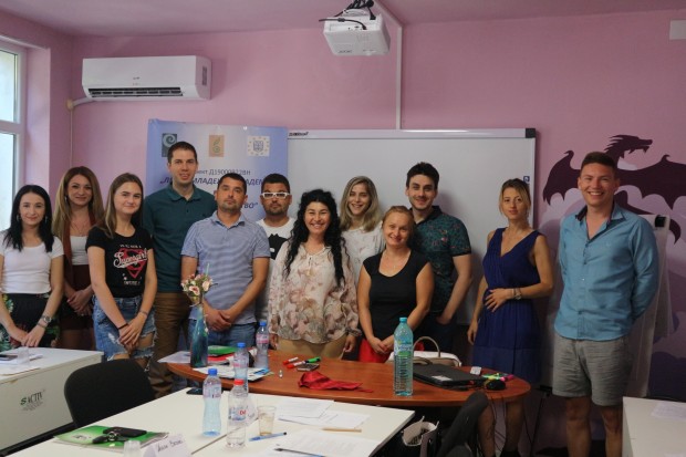 Проект Лятна Младежка Академия по предприемачество“ се осъществява във Варна