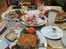 Такава акция Пловдив не помни! Спецполицаи нахлуха в известно заведение, част от персонала хванат в крачка!
