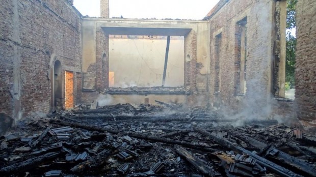 БГНЕС
Сградата на читалището в кюстендилското село Катрище пламна тази нощ