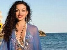 "Болната" Евгения Банева забрави за ареста, забавлява се на морето