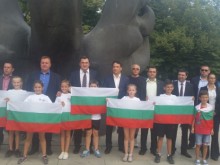Патриоти раздават трибагреници в центъра на Пловдив