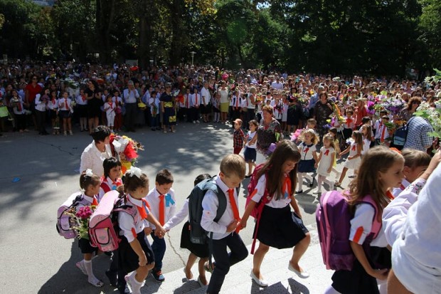 ОУ П Славейков Благотворителен базар с училищни униформи организират във варненското