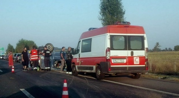 След тежкото ПТП! В болницата е починала жената, която изпадна от автомобил на АМ "Тракия"