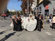 Циганска сватба подлуди София