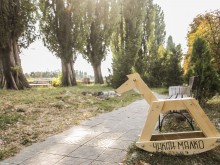 Дървени кончета посрещат деца и възрастни край Марица