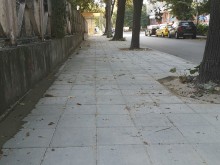 Готов е тротоарът пред СУ "Христо Данов" в "Северен"