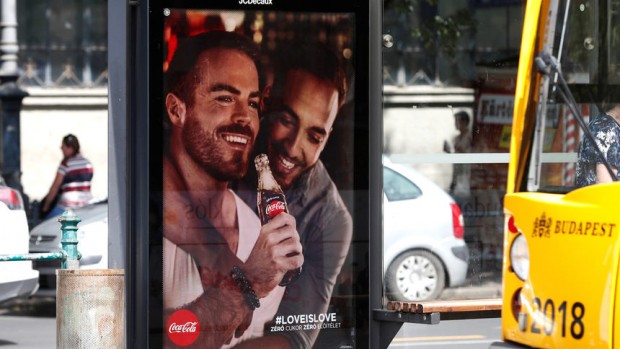 Рекламна кампания на Кока Кола в Унгария предизвика разгорещени дебати