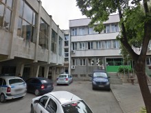 Разярен младеж опита да влезе със сила в полицейско управление