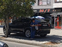 Уникален цървул и комплексар паркира колата си в Кючука