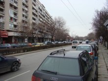 Продажбите на коли се сринаха с 35%