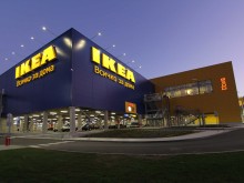 Стотици си организираха игра на криеница в IKEA, персоналът извика полиция