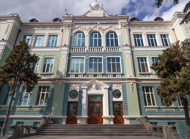 Тържествено откриват новата учебна 2019/2020 година в ИУ-Варна. Тържеството ще