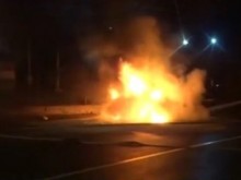 БМВ изгоря напълно в Асеновград