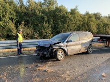 Кола самокатастрофира на АМ "Тракия" малко след Пловдив
