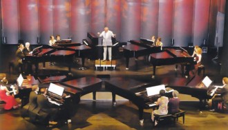 >8 рояла, 16 пианисти, 32 ръце ще изнесат 4 концерта