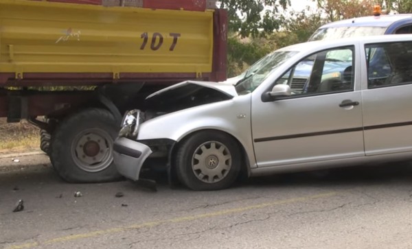 79 годишен шофьор катастрофира тежко на пътя Русе Николово Автомобилът му Фолксваген