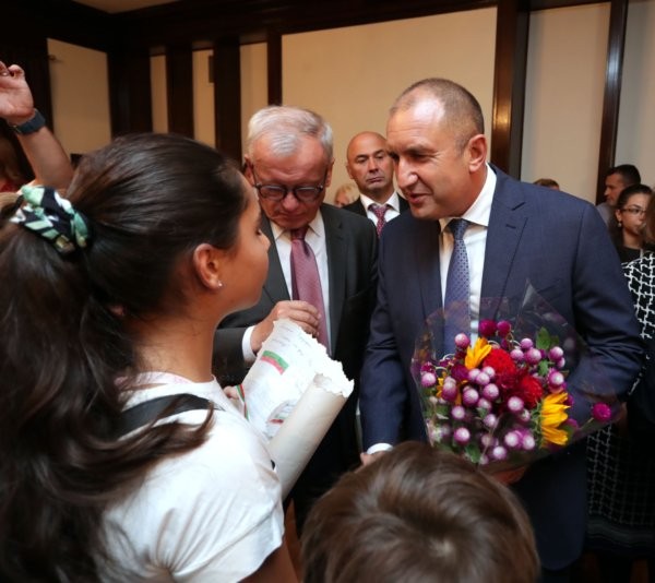 Президентът към българите в САЩ: Върнете се и се борете за България