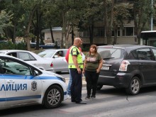 Инцидент на "Шести септември"! Очевидци: Шофьорка направи голяма беля!