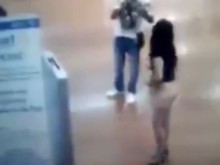 Момиче се съблече дибидюс голо в магазин, за да докаже, че не е откраднала нищо