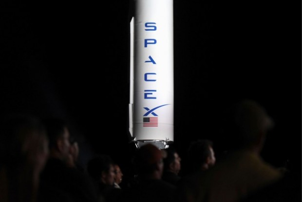 Reuters Спейс Екс на Илон Мъск представи космическият кораб Старшип за