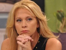 Нана съсипана от поредна тежка драма в живота си