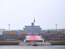 Мащабен военен парад отбелязва 70 г. комунизъм в Китай