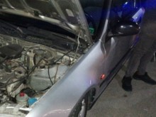 Двама младежи се направиха на големи мъже с колите си в Пловдив