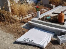 Потресаваща гледка на гробищата в Кючука!