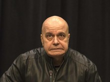 Открехнаха вратата за новото шоу на Слави Трифонов