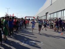 300 бегачи от 69 отбора се включват в най-голямото фирмено състезание край Пловдив