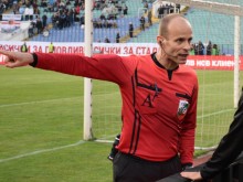 Съдията, при когото Ботев записа най-големия си провал, отново ще свири на "канарите"