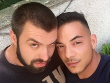 Тихомир от "Фермата" и гаджето му Красимир бягат от България