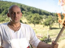 Напереният журналист от "Фермата" се оказа мъж под чехъл