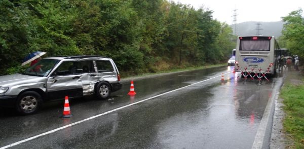 БГНЕС
Междуградски автобус и лек автомобил се удариха на пътя Симитли