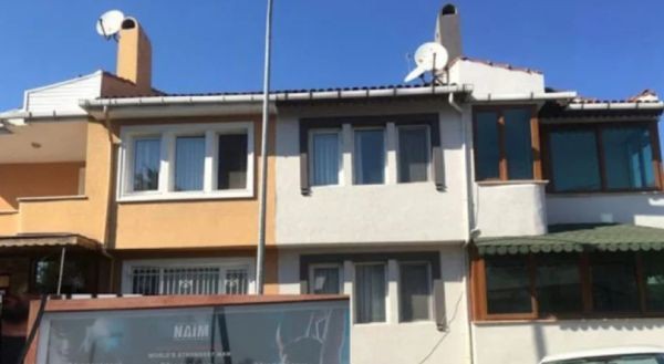 Къщата на легендарния Наим Сюлейманоглу в истанбулския квартал Буюкчекмедже Решението