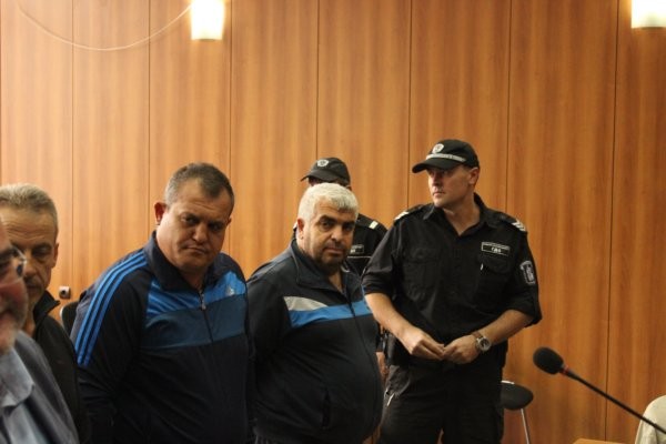 Доведоха в съда служителите на ДАИ, обвинени във взимане на подкуп