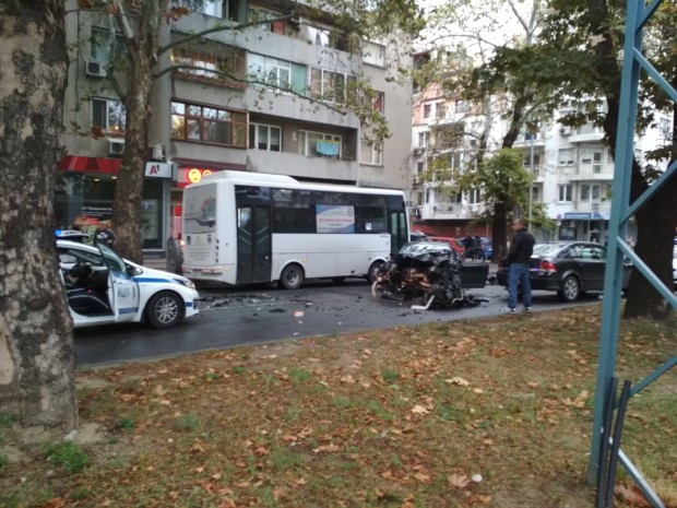 Жестока катастрофа пред Второ районно, кадрите са плашещи!
