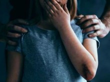 30-годишен изрод блудства с 12-годишната си доведена дъщеря в банята