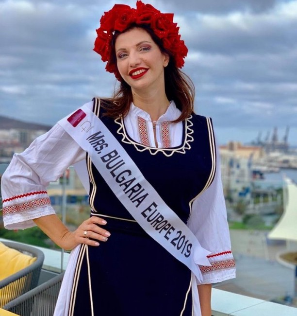 Носителката на короната Мисис България Свят 2018 Яна Средкова е
