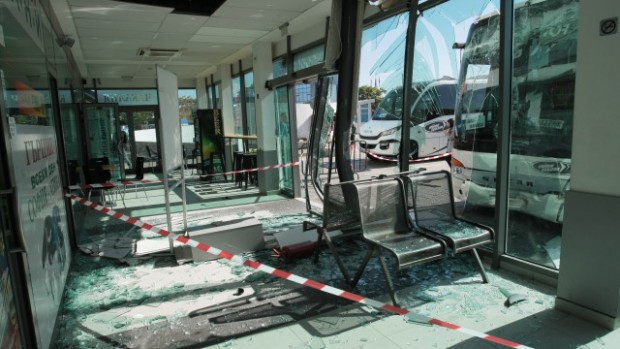 БГНЕС
Междуградски автобус се блъсна в автогара Сердика в София съобщи