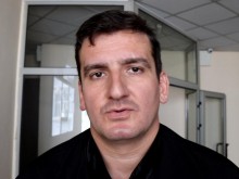 Адвокат: Трагедията е голяма! Дете вече 6-и месец спи с жилетка на починалата си баба