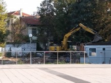 Багери разчистват отломките от Шнитеровата къща