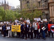 В Австралия протестират, искат Полфрийман да се върне у дома