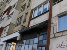 Майката на бебето, изоставено в "Люлин“, замеряла деца от балкона