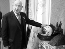 Почина първият човек, излизал в открития космос