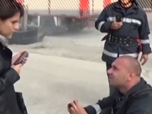 Пожарникари от Пазарджик помогнаха на свой колега да направи романтично предложение за брак