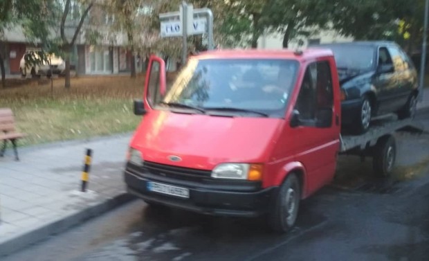 Кола горя в центъра на Пловдив