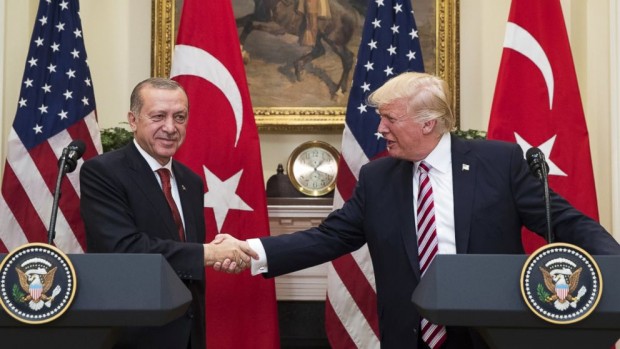 Президентът на САЩ Доналд Тръмп заплаши да унищожи турската икономика ако