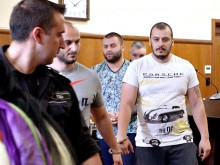 Задържаните при спецакцията в Бургас пребивали собственици на магазини и хотели